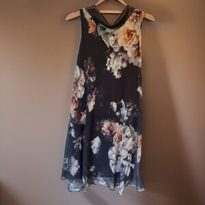 SL Fashion New York -
Sleeveless Collared Back Zip Chiffon Dress